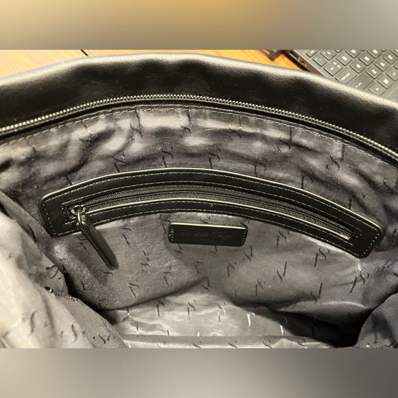 Simply Vera Vera Wang Temsen Black Crossbody Bag - Picture 8 of 10